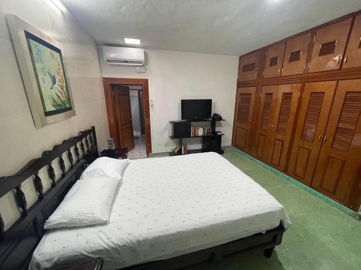 ואיאדוליד Hostal Casa Cucu - Wifi, Hot Water, Ac, Free Water Refill - Stay 3 Nights Or More And Get 1 Day Free Bikes & 1 Free Laundry Wash מראה חיצוני תמונה